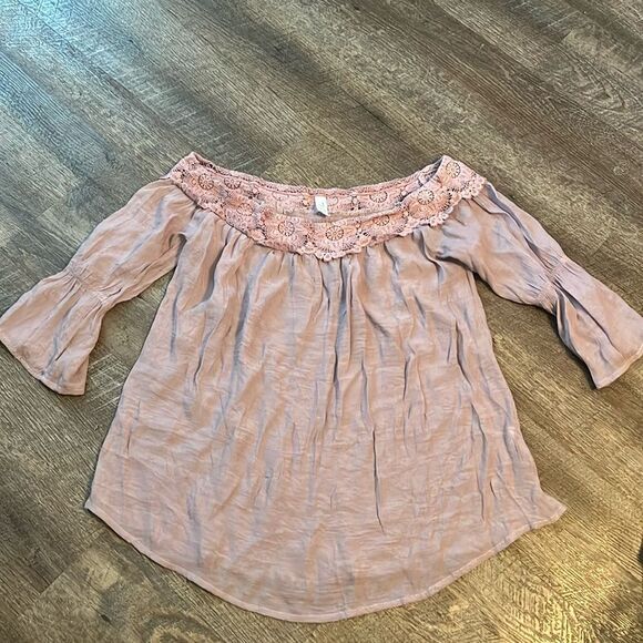 L Love Women’s Small Mauve Off Shoulder Boho Lace Crochet Blouse Romantic - Picture 2 of 4